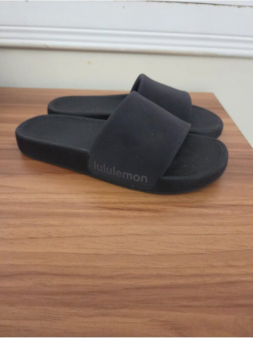 Lululemon Black Women's Restfeel Slides - Picture 2 of 6